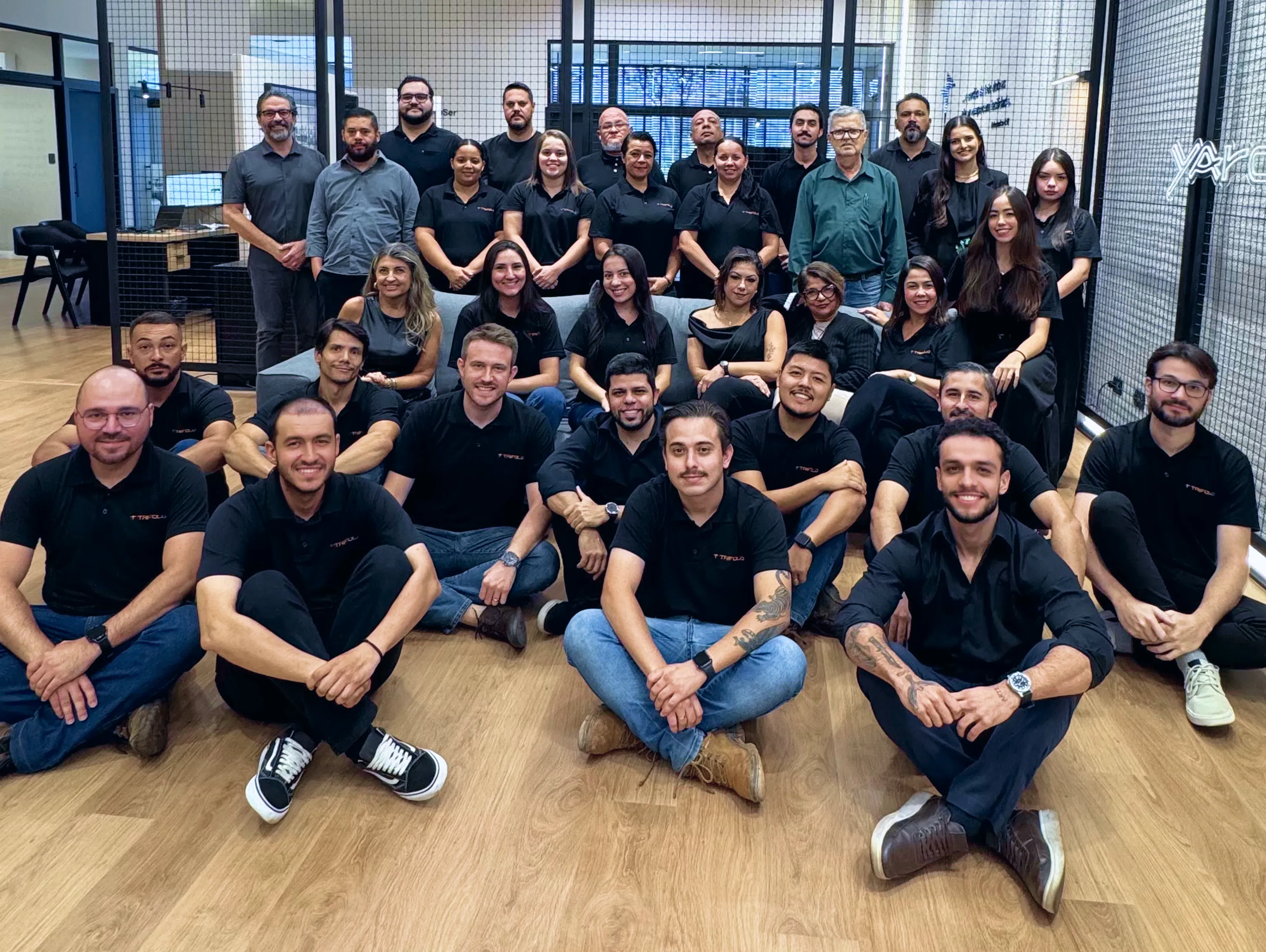 Equipe Trifold